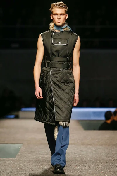 Look 18